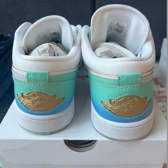 2023 Wmns Air Jordan 1 Low SE 'Emerald Rise' - Picture 3 of 3
